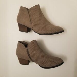 Jones New  York Taupe Suede Ankle Boots  size 9